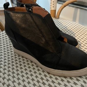 Paolo wedge Booties in Black